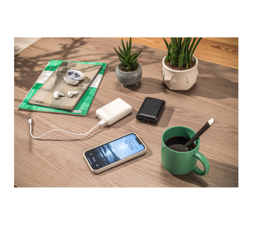 Bateria portáti em ABS 100% reciclado e capacidade de 10'000 mAh
